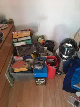 plusieurs et cagette d'objets en tout genre
