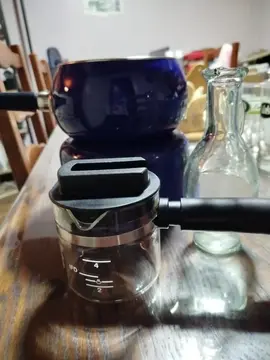 Lot appareil à fondue, verres, tasses, bibelots