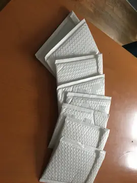 petites enveloppes à bulles