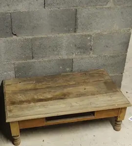 ancienne petite table en bois