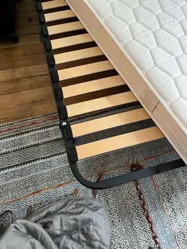 sommier + matelas de 120x190, état neuf.