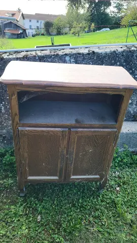 petit meuble pratique en bois