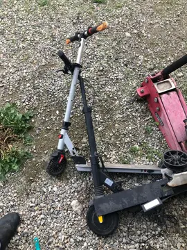 a donner trottinettes ele'ctriques pour pieces ou a reparer