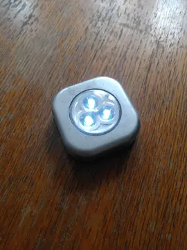 Petite lampe adhésive