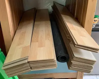 donne lames de parket stratifié