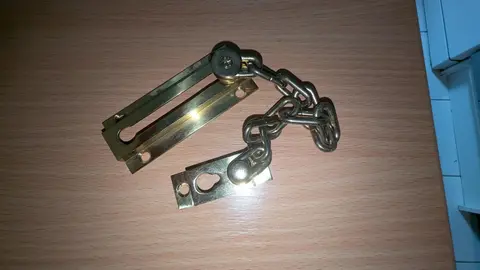 Chaîne de sécurité pour porte