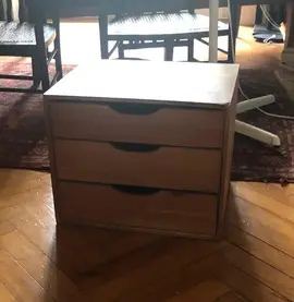 Petit meuble à tiroirs H 35 L 44. Avec une petite couche de vernis ou de peinture, il sera très bien