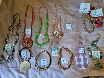 colliers fantaisie variés