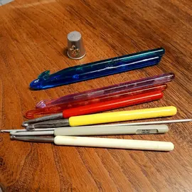 Crochets et dé à coudre