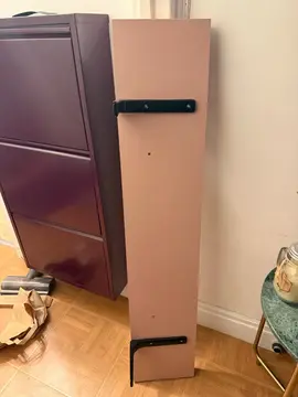 Étagère avec le système d’accroche