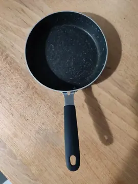 Petite poêle (16 cm) NON compatible induction