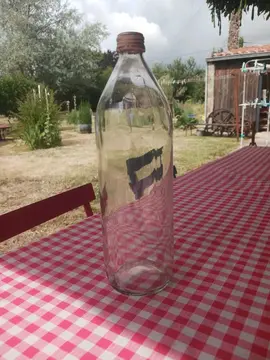 Bouteilles de jus de fruit à vis