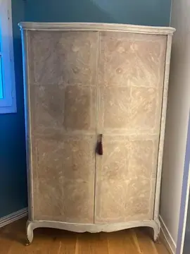 Armoire parisienne en marqueterie