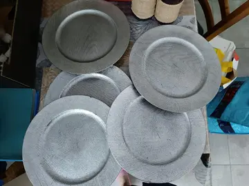 assiettes en plastique
