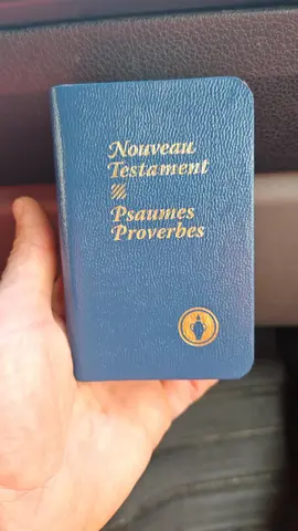 trouver dans la rue le Nouveau Testament