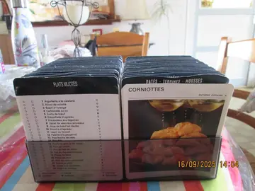 2 boites avec fiches de recettes