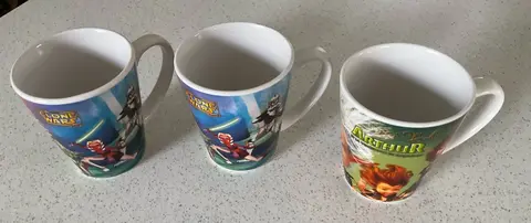 3 tasses porcelaine