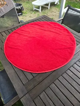 Petit tapis rond rouge