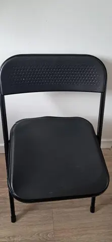 Chaise à réparer