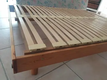 Sommier à latte + matelas mousse