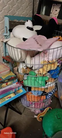 peluches et vêtements