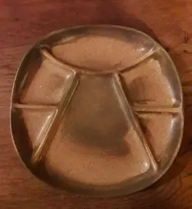 12 assiettes en grès
