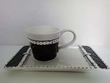 Tasse avec soucoupe