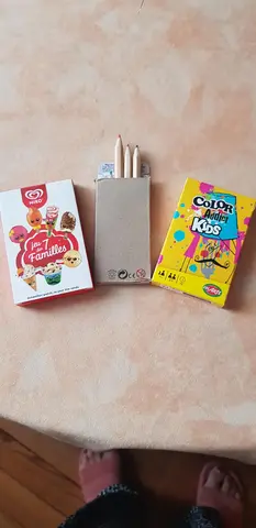 jeux 7 familles et crayons de couleur