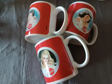 3 mugs pin'up