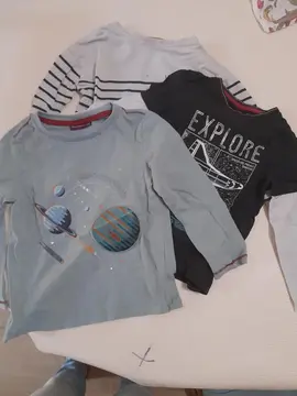 trois Tee-shirt à manches