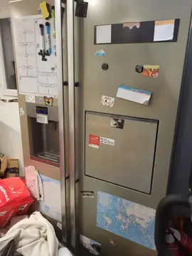 Frigo américain fonctionnel mais ayant vécu