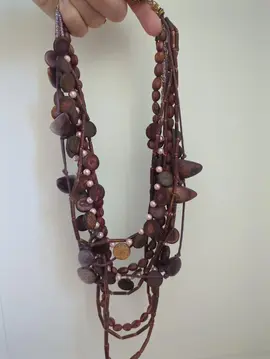 Collier en perles en bois