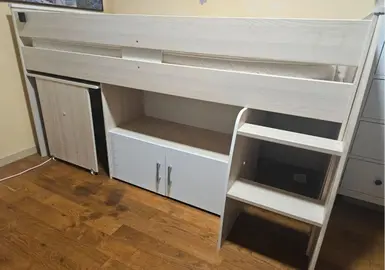 lit en hauteur avec bureau et matelas