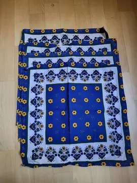 1 grand voilage blanc + 4 tissus colorés