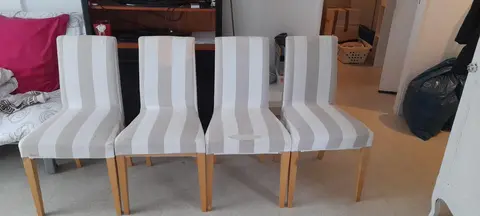 4 chaises en bon etat
