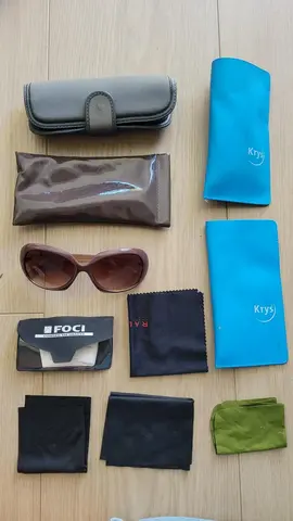 Lot pour lunettes : pochettes, chiffons nettoyeur, lunettes de soleil