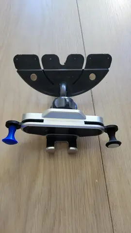 Fixation pour téléphone portable en voiture