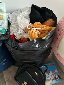 deux grands sacs dhabits bébé enfant gigoteuse a donné