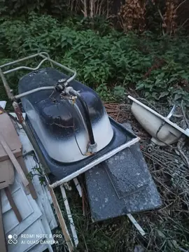 donne une baignoire pour transformer en abreuvoir et 2 evier