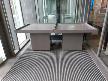 Tables modulables - 4 socles + 3 plateaux