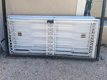 2 portes en fer forgé avec porte en verre
