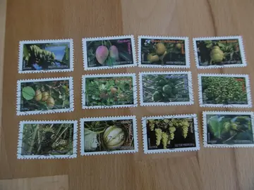 Série 12 timbres Des fruits pour une lettre verte 2012