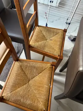 Chaises dépareillées