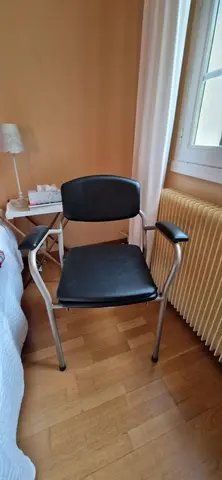 chaise percée médicale