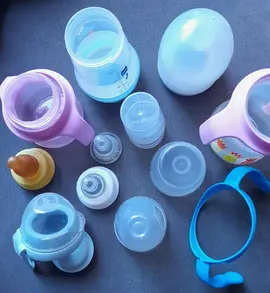 Recyclage : éléments divers de biberons