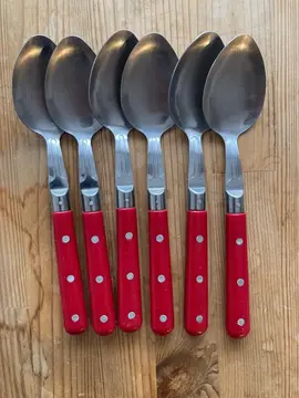 6 cuillères à soupe rouge