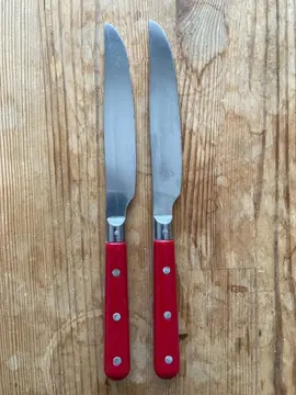 2 couteaux rouge