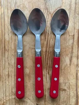 3 cuillères à café rouge