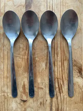 4 cuillères à soupe en métal