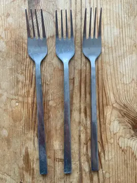 3 fourchettes en métal